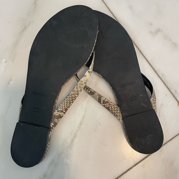 Reformation, 8, women’s gray brown and cream snakeskin print leather flip flops - Picture 4 of 5